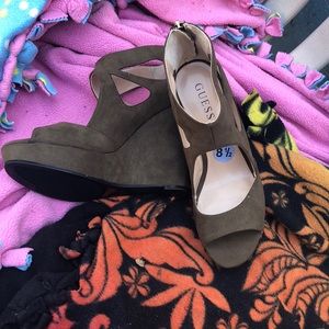 Guess wedges